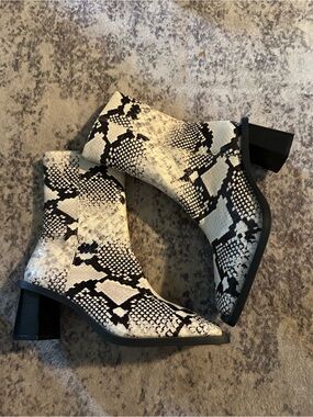 Zara White and Black Snake-Print Block Heel Ankle Boots